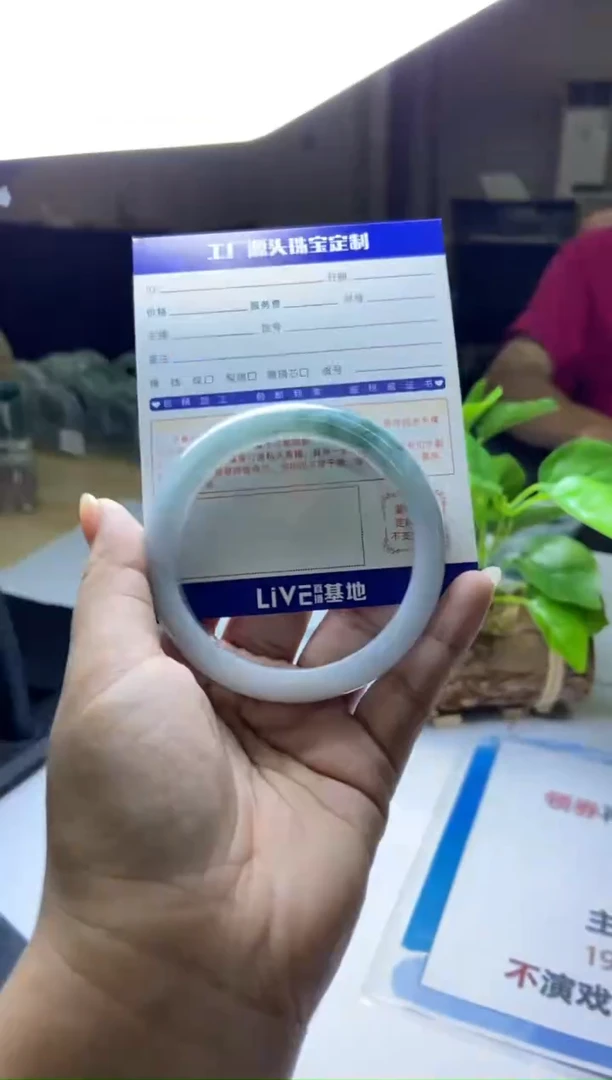 未镶嵌手镯翡翠那**天成品手镯