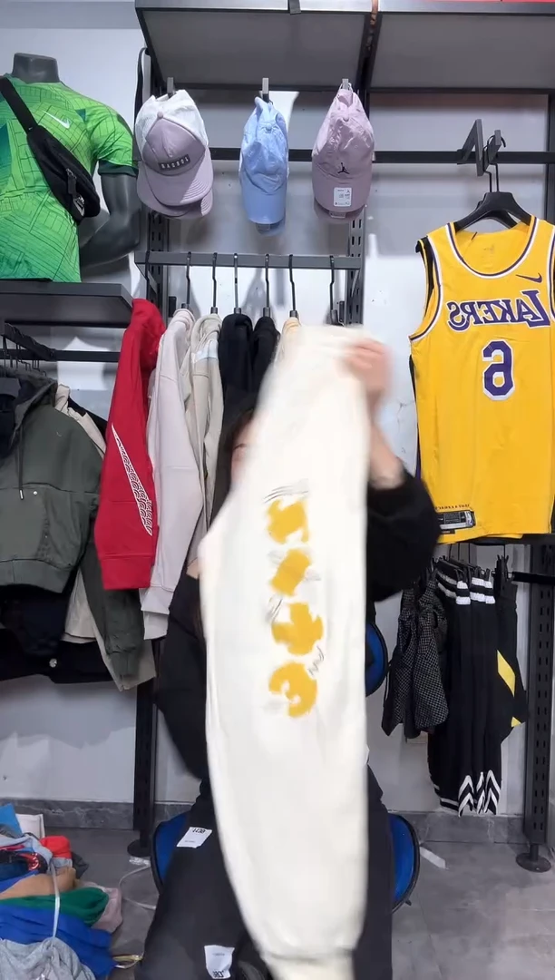 1538     编码 瑕疵款直播间过款为准 尺码 145