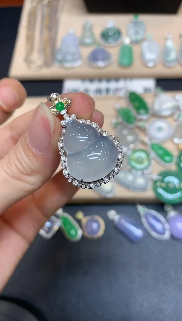 【闪购商品】翡翠颈饰18K金镶嵌葫芦【无服务费