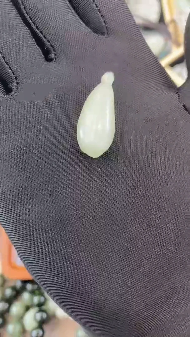 吊坠(赠链)未镶嵌和田玉25