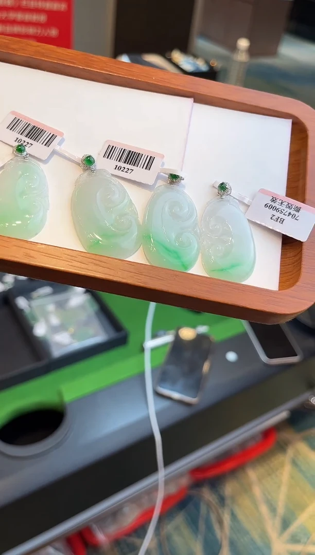 颈饰18K金镶嵌翡翠10227/多样性发一个