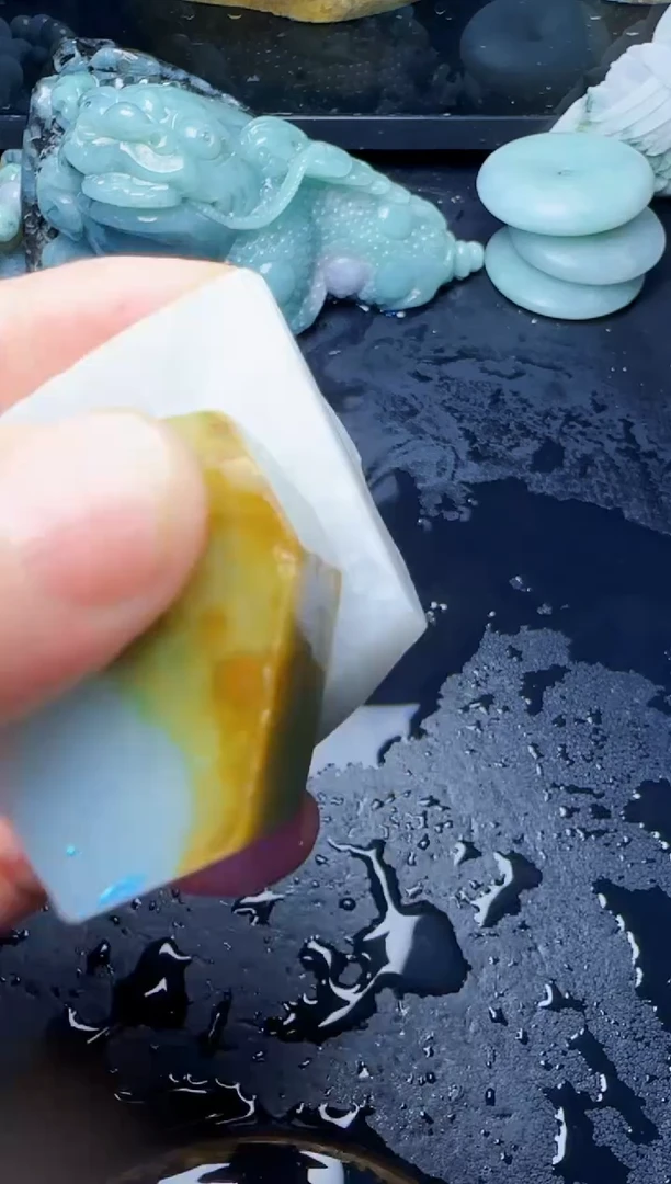 颈饰未镶嵌翡翠小***！09