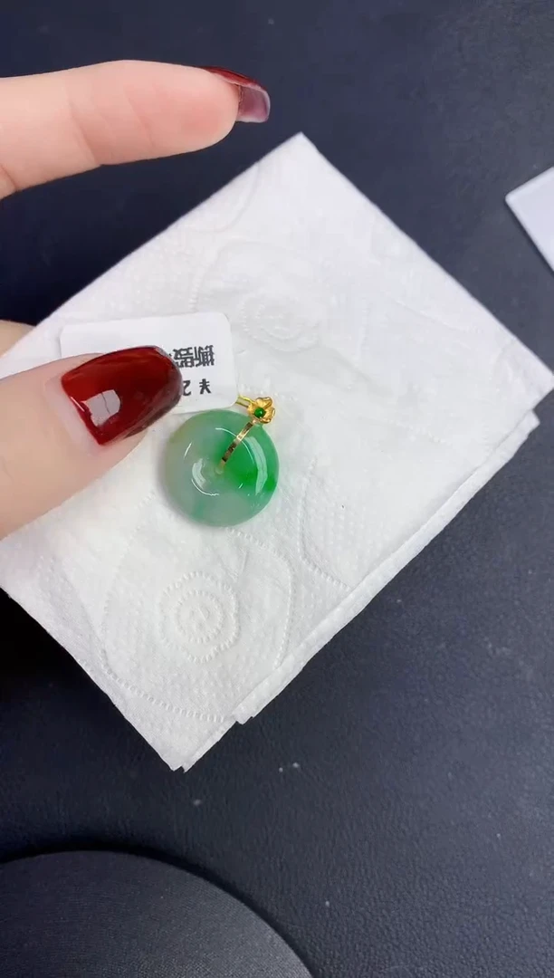 颈饰18K金镶嵌翡翠缅甸天然翡翠A货