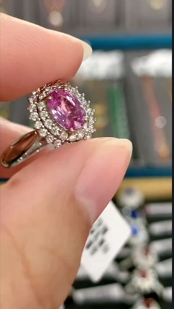 戒指蓝宝石18K金镶嵌0.9克拉