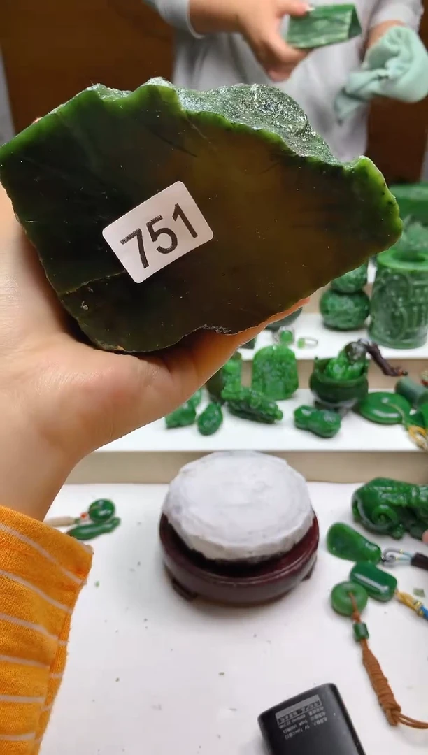 和田玉（碧玉）未镶嵌珠宝半成品0