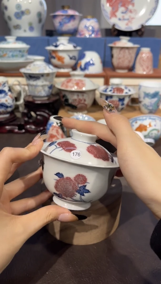 【闪购商品】杯176青花釉里红花卉盖碗