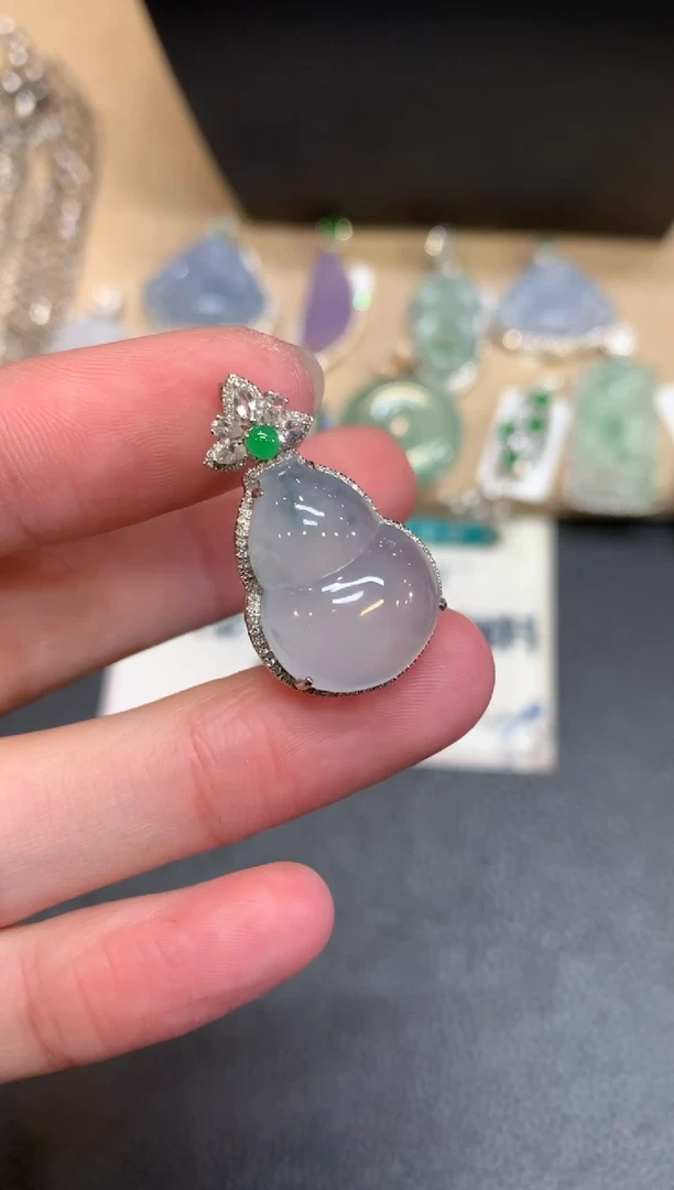 【闪购商品】翡翠颈饰18K金镶嵌葫芦【无服务费】