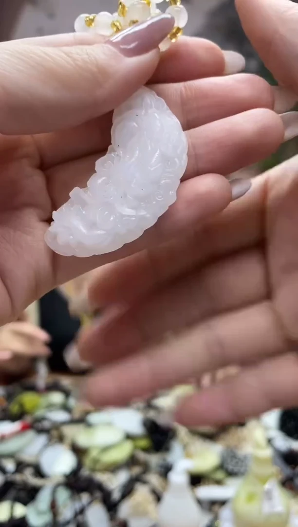 未镶嵌岫玉吊坠·