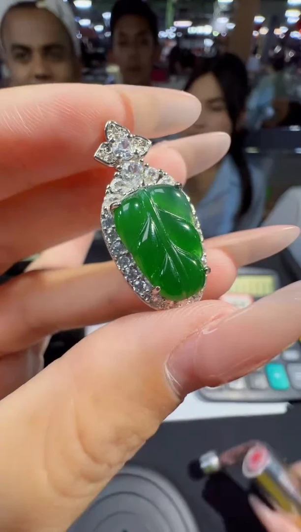 翡翠未镶嵌颈饰叶子商品多样性发货1