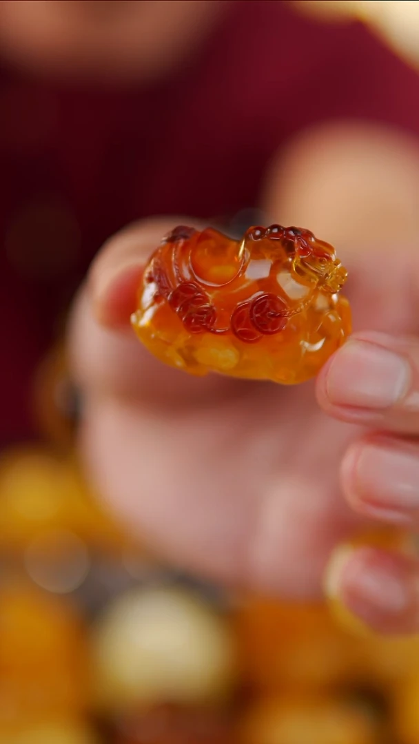 裸石琥珀未镶嵌焦皮料俏色唐马17.7