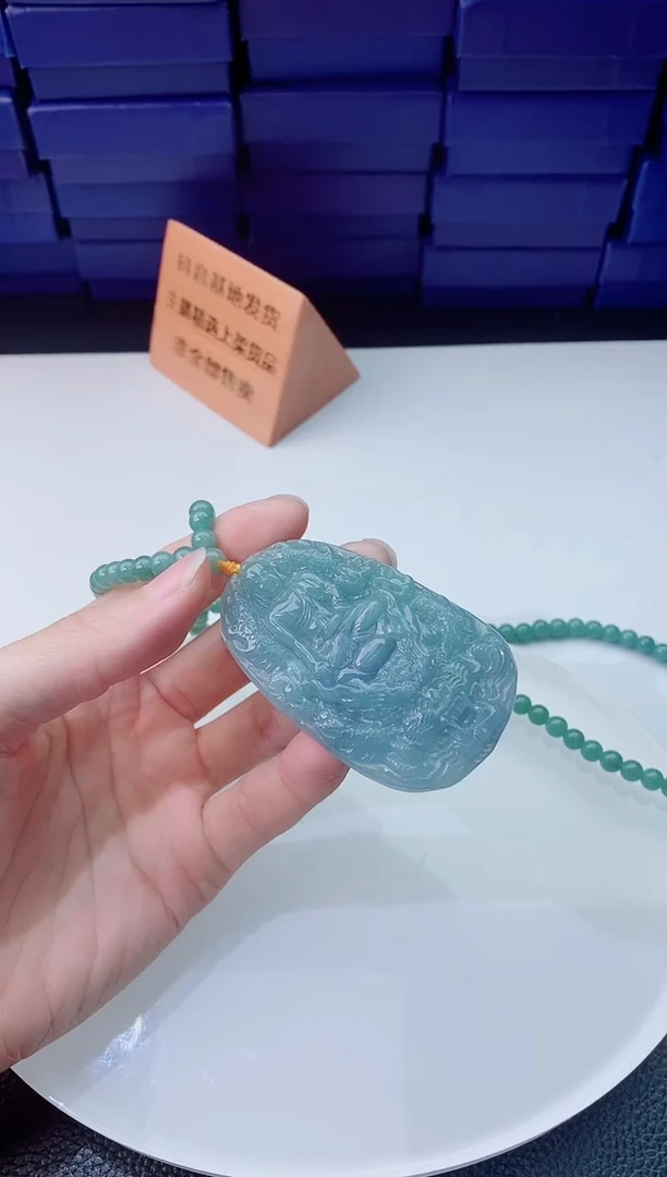 翡翠未镶嵌颈饰