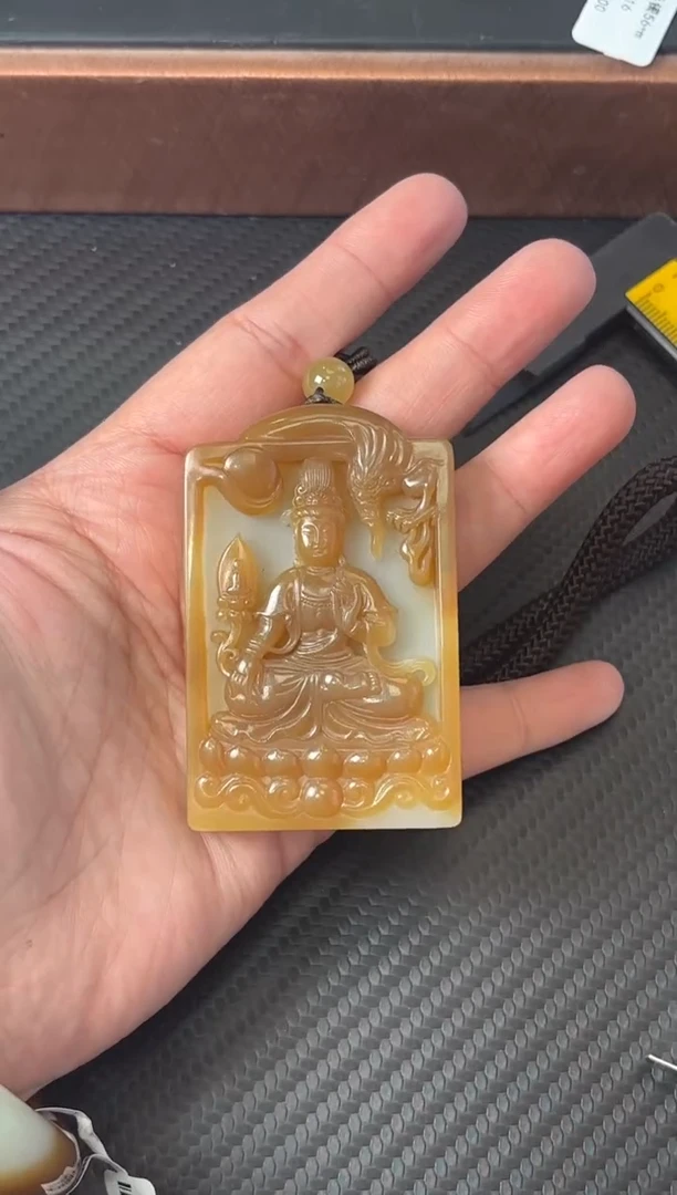 未镶嵌和田玉把件若羌微色差把件
