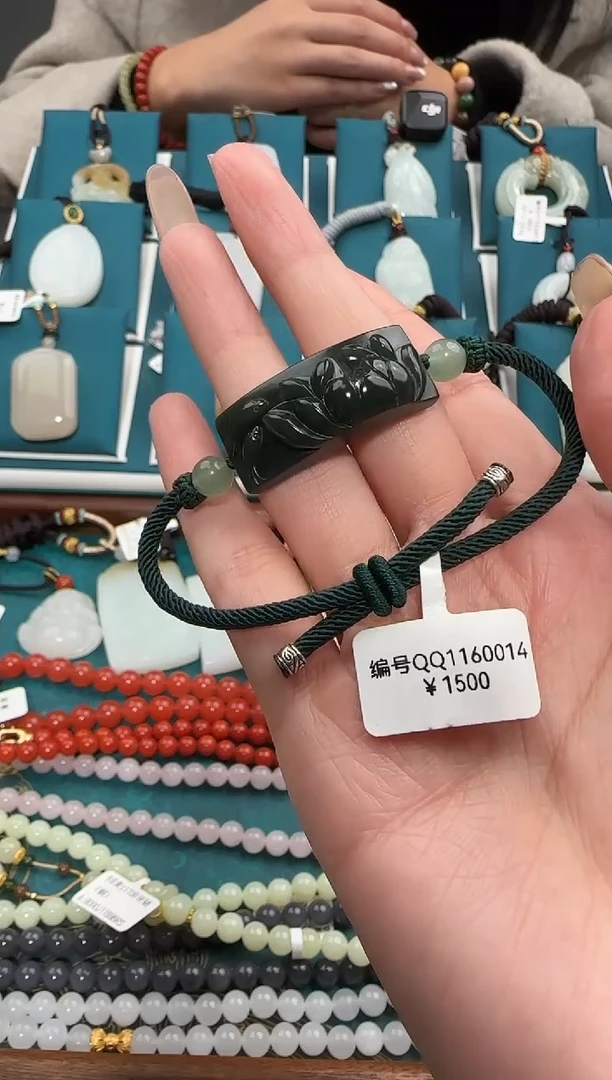 颈饰未镶嵌和田玉F*?手牌QQ