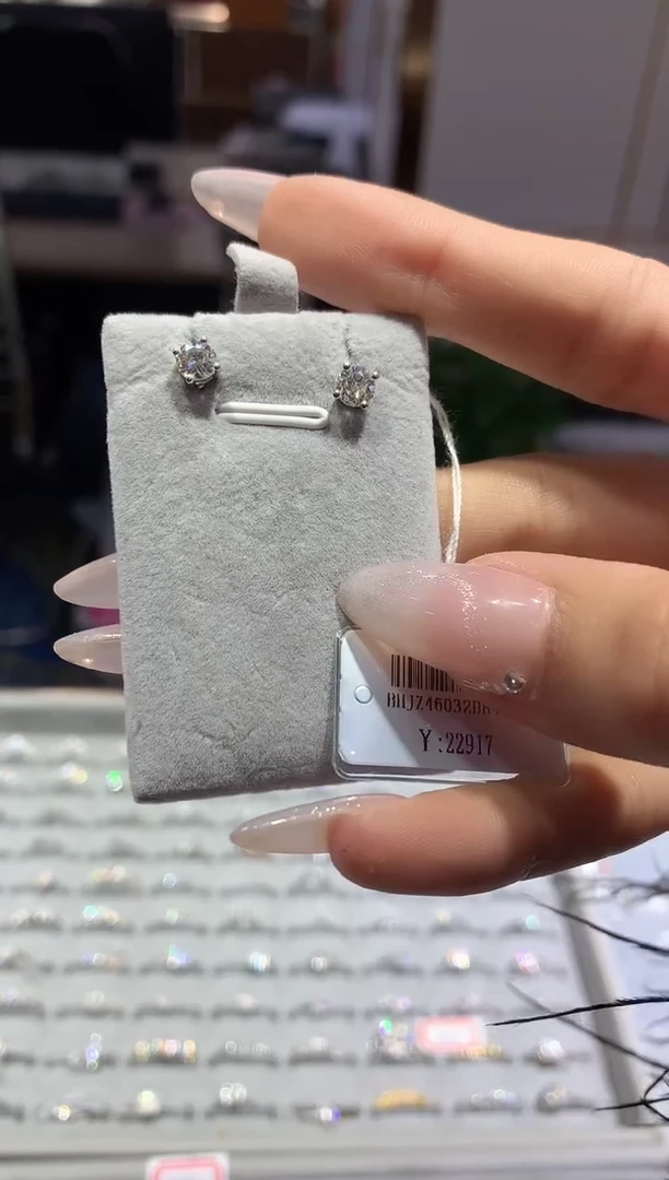 【闪购商品】钻石耳饰18K金镶嵌66分钻石耳饰