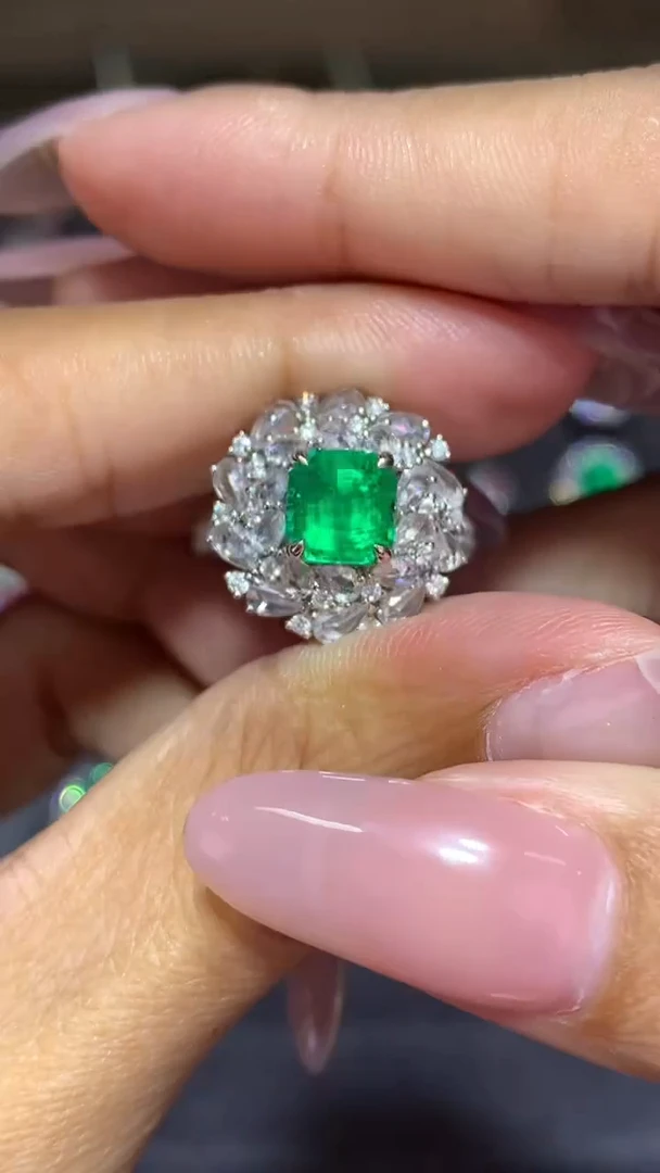 18K金镶嵌戒指祖母绿1.6CT