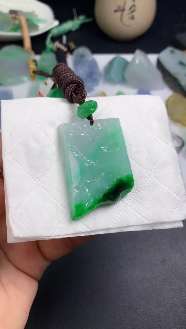 颈饰未镶嵌翡翠