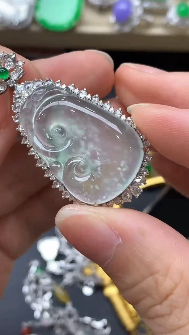 颈饰18K金镶嵌翡翠682-中国好珍宝