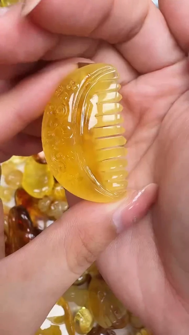 未镶嵌琥珀裸石如图微瑕