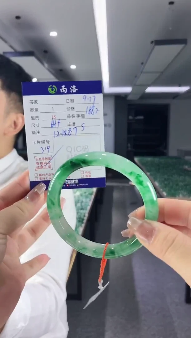 未镶嵌石英质玉手镯听****?64+