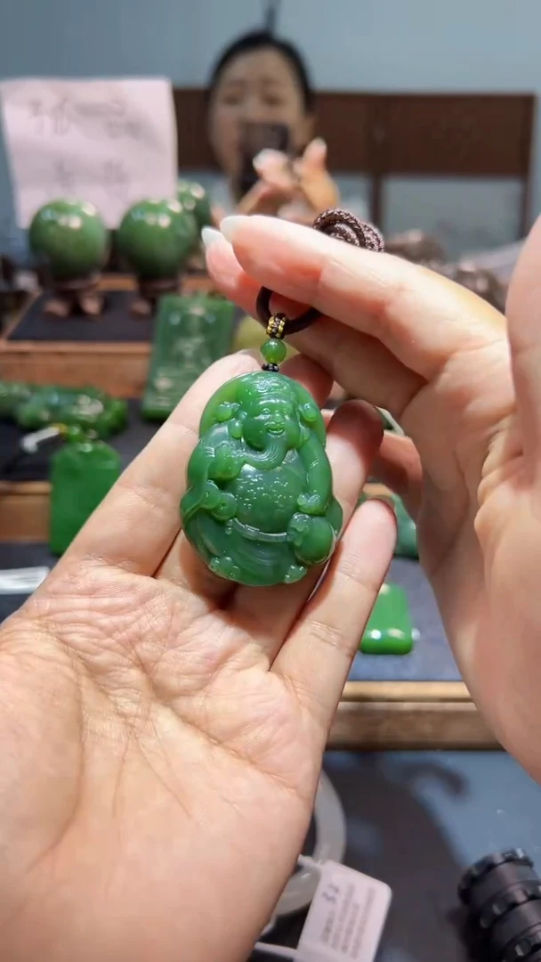 颈饰未镶嵌和田玉（碧玉）1