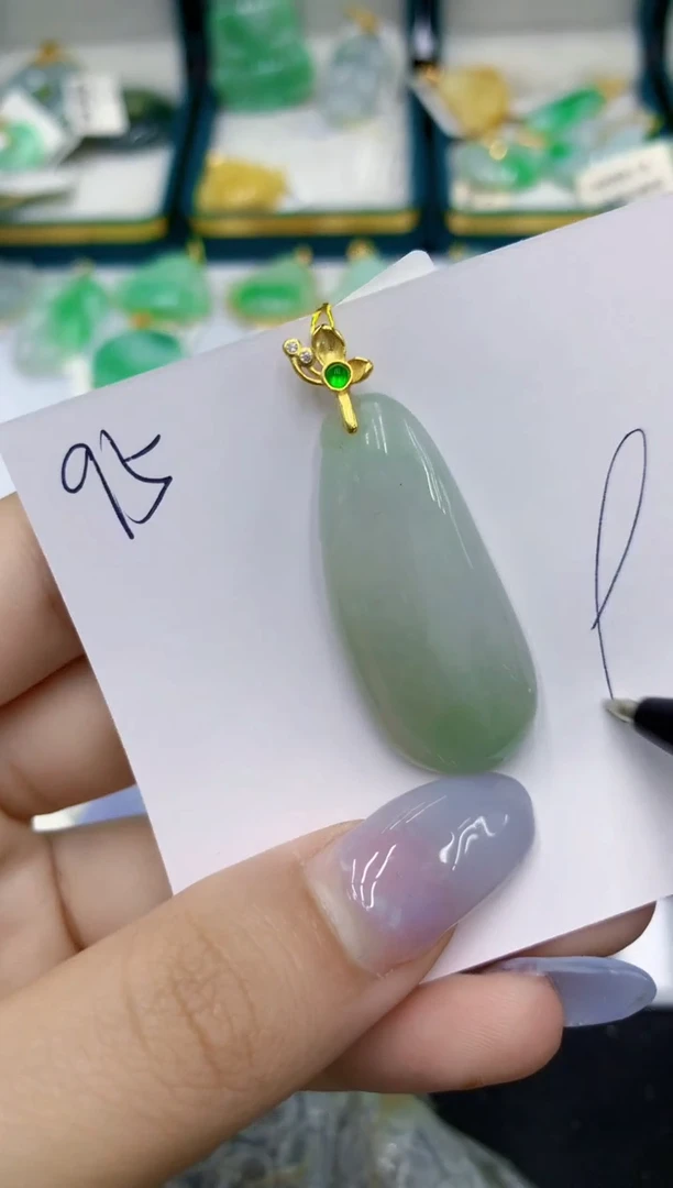 颈饰未镶嵌翡翠 翡翠