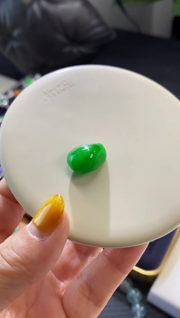 【闪购商品】翡翠把件未镶嵌随形