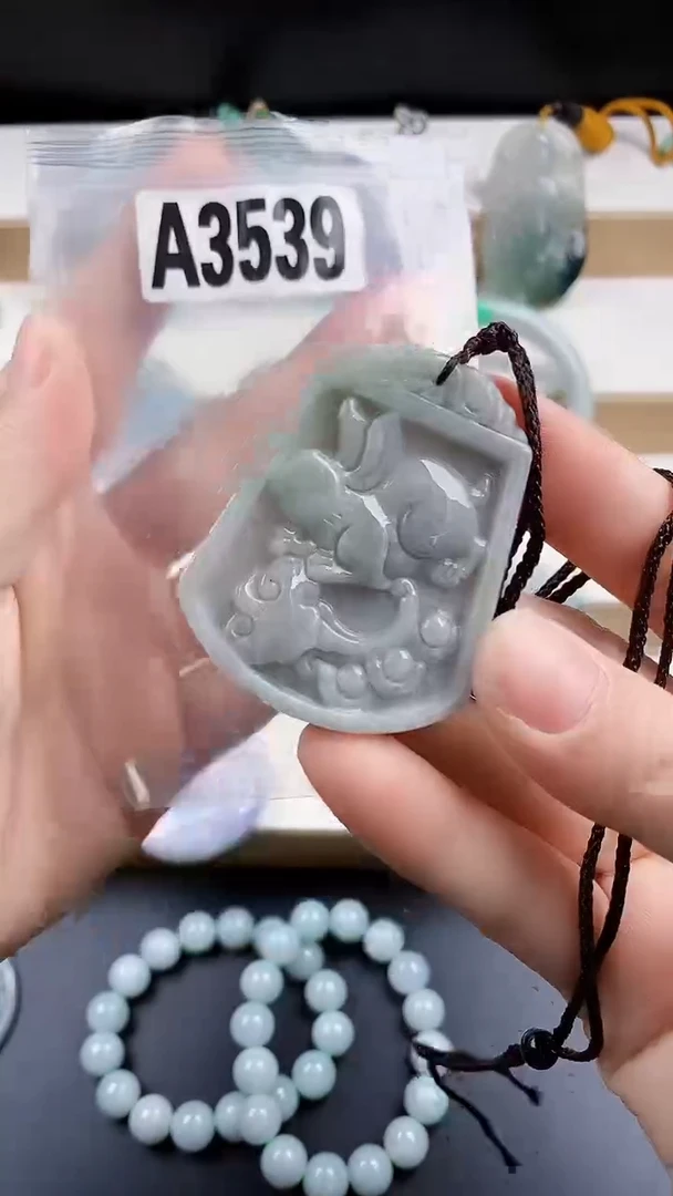 颈饰未镶嵌翡翠天然翡翠吊坠挂件