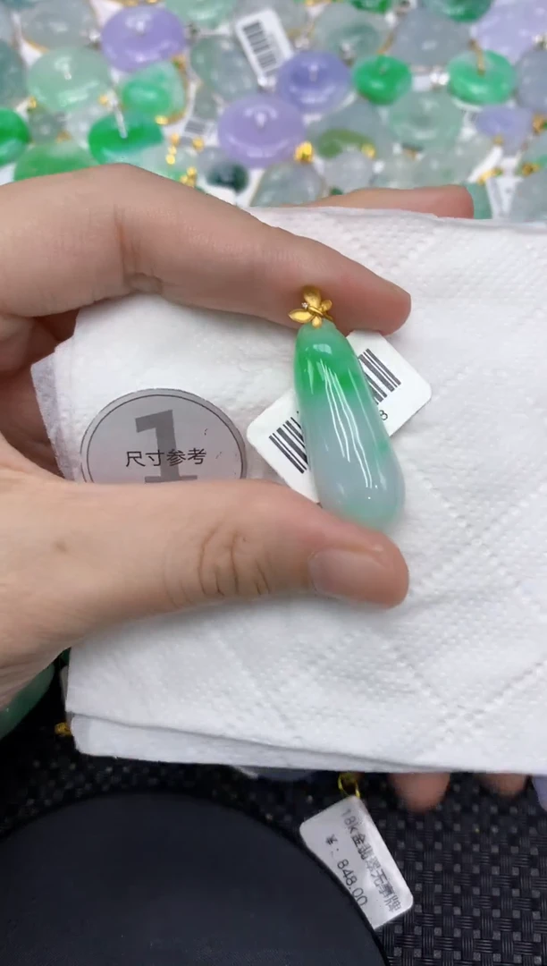 颈饰18K金镶嵌翡翠1