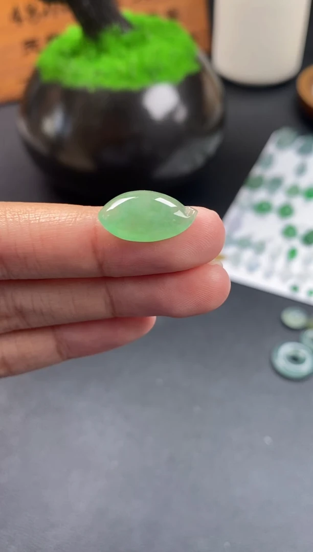 翡翠未镶嵌颈饰翡翠冰果绿福瓜