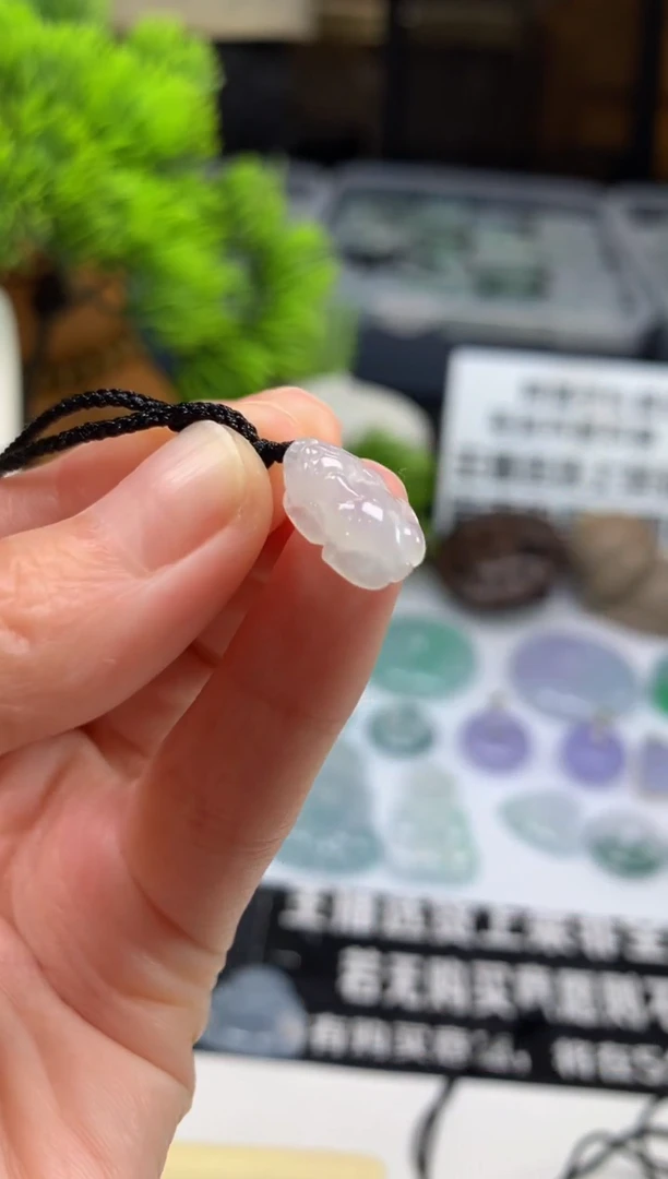 颈饰未镶嵌翡翠心**️---105886