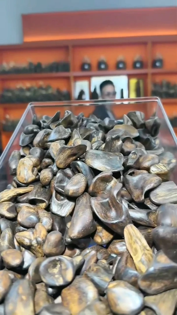 沉香吊坠92号黑棋留疤1颗多样性发一