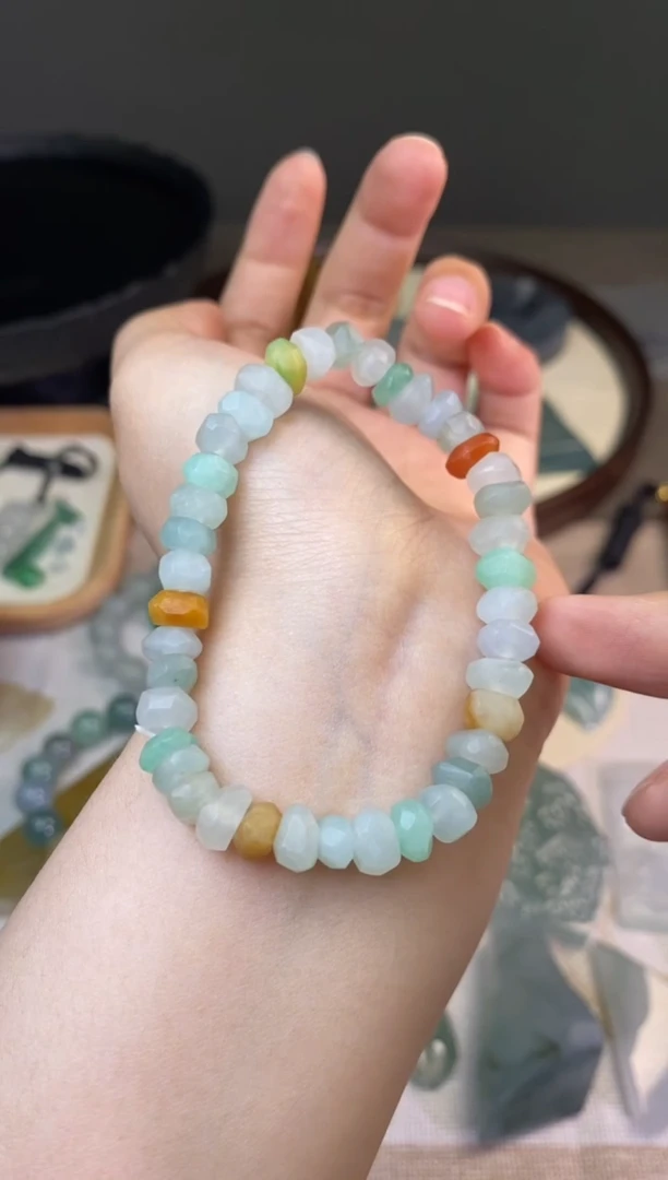 定制翡翠未镶嵌黄加绿多宝手串多样性发其一