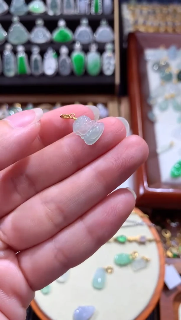 颈饰18K金镶嵌翡翠翡翠