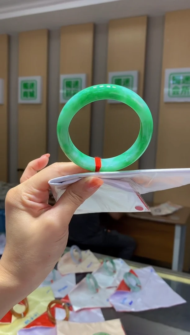 翡翠手镯未镶嵌-Q241 圈口57.5