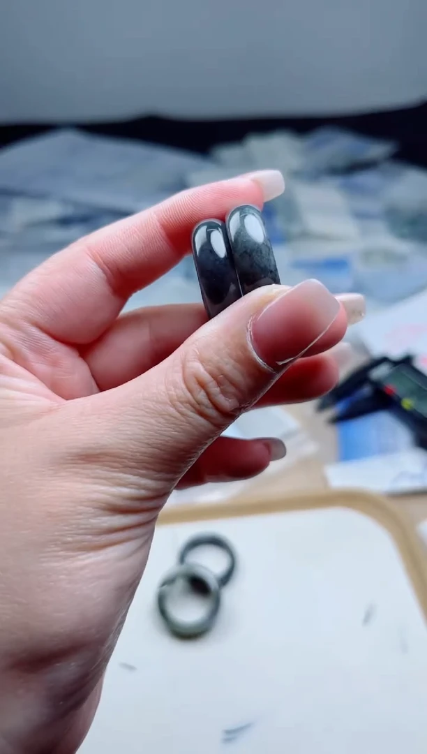 翡翠未镶嵌颈饰戒圈