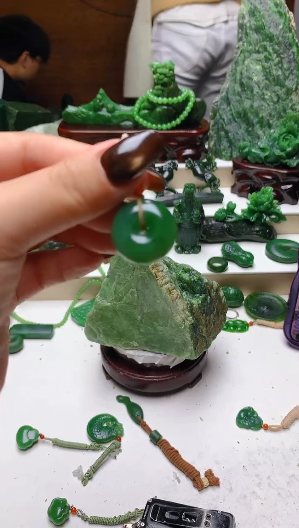 未镶嵌和田玉（碧玉）珠宝半成品随机发货一个