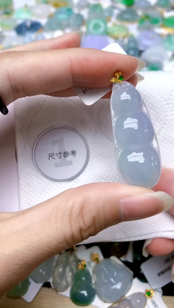 颈饰18K金镶嵌翡翠天然A货翡翠