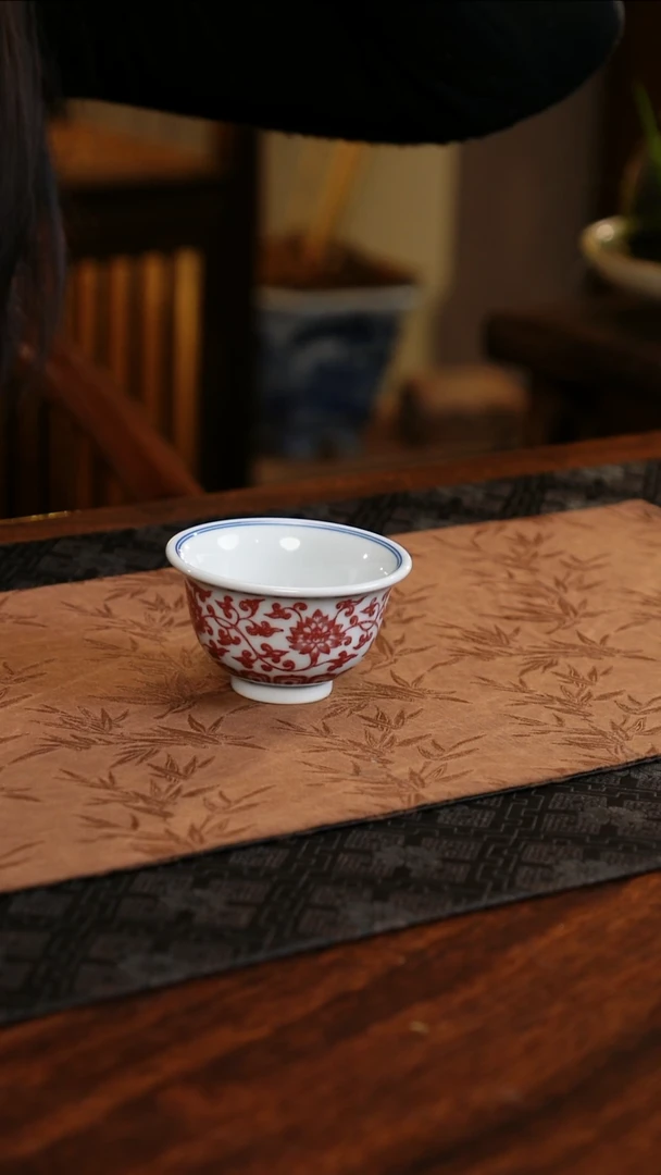 【闪购商品】杯子全红釉里红缠枝莲大压手杯