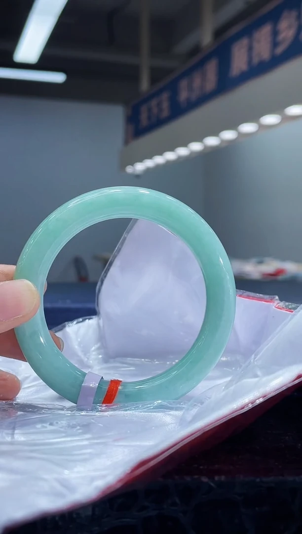 未镶嵌手镯翡翠5