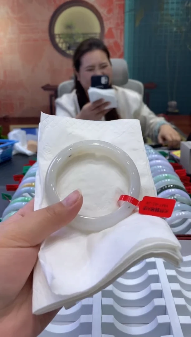 【闪购商品】翡翠手镯未镶嵌多人0008021