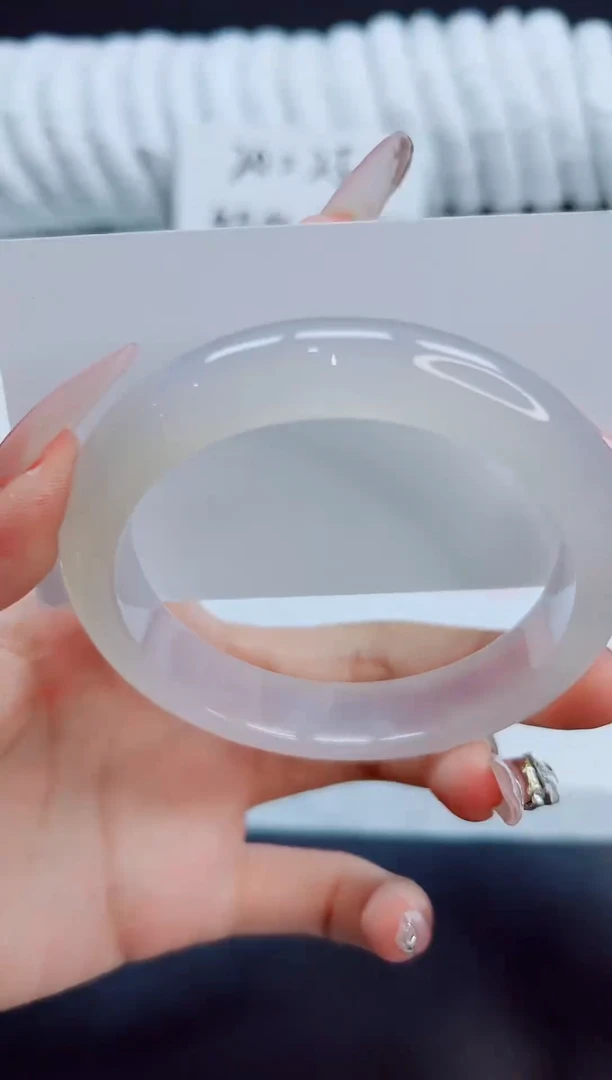 未镶嵌手镯石英质玉110/60.5