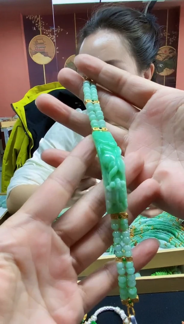 颈饰未镶嵌翡翠手牌