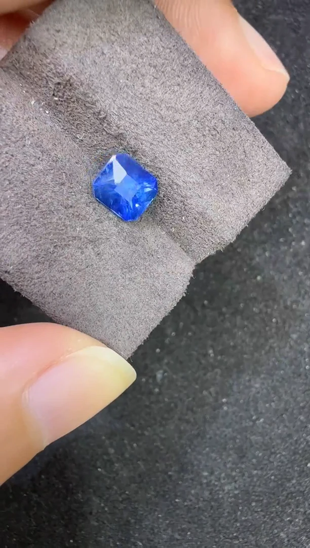 未镶嵌定制定制蓝宝石1.6克拉天然矢车菊国际证书