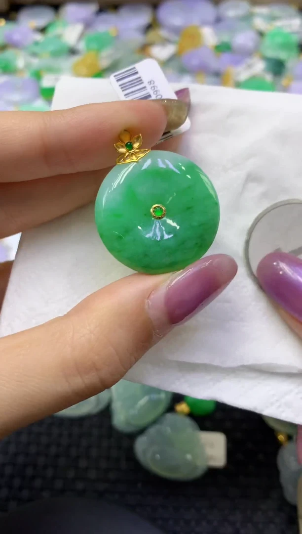 颈饰18K金镶嵌翡翠天然缅甸翡翠A货