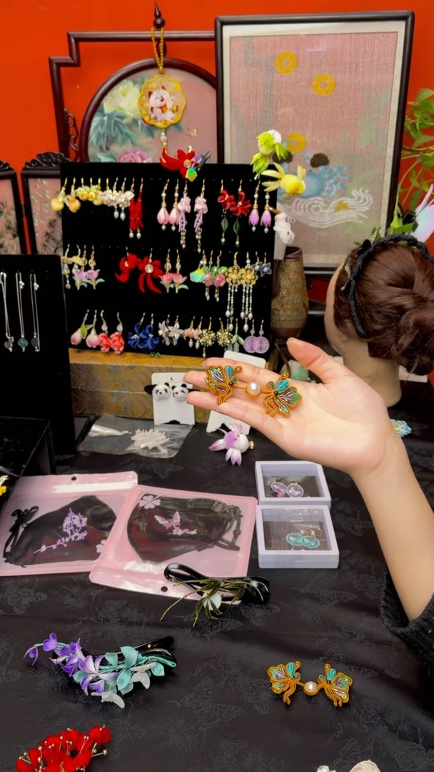 刺绣m**g非遗手工绒花饰品