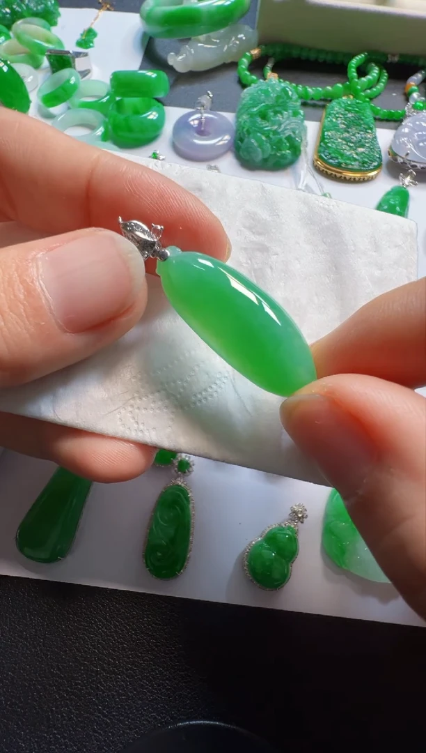 吊坠(不含链)18K金镶嵌翡翠4680