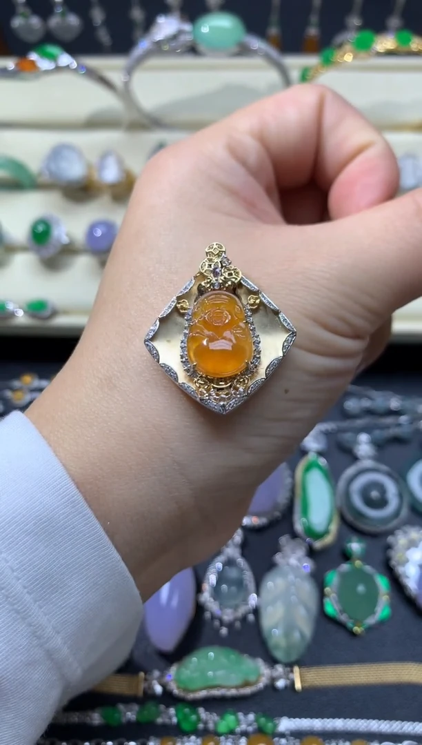 【闪购商品】翡翠颈饰18K金镶嵌吊坠