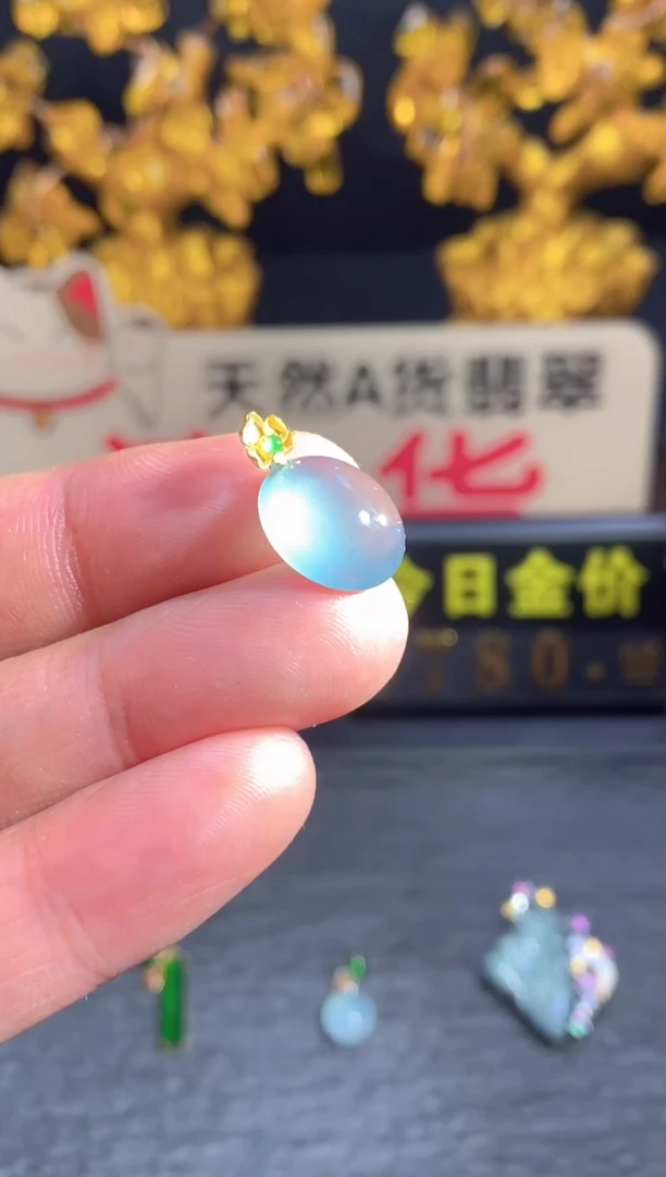 翡翠18K金镶嵌颈饰