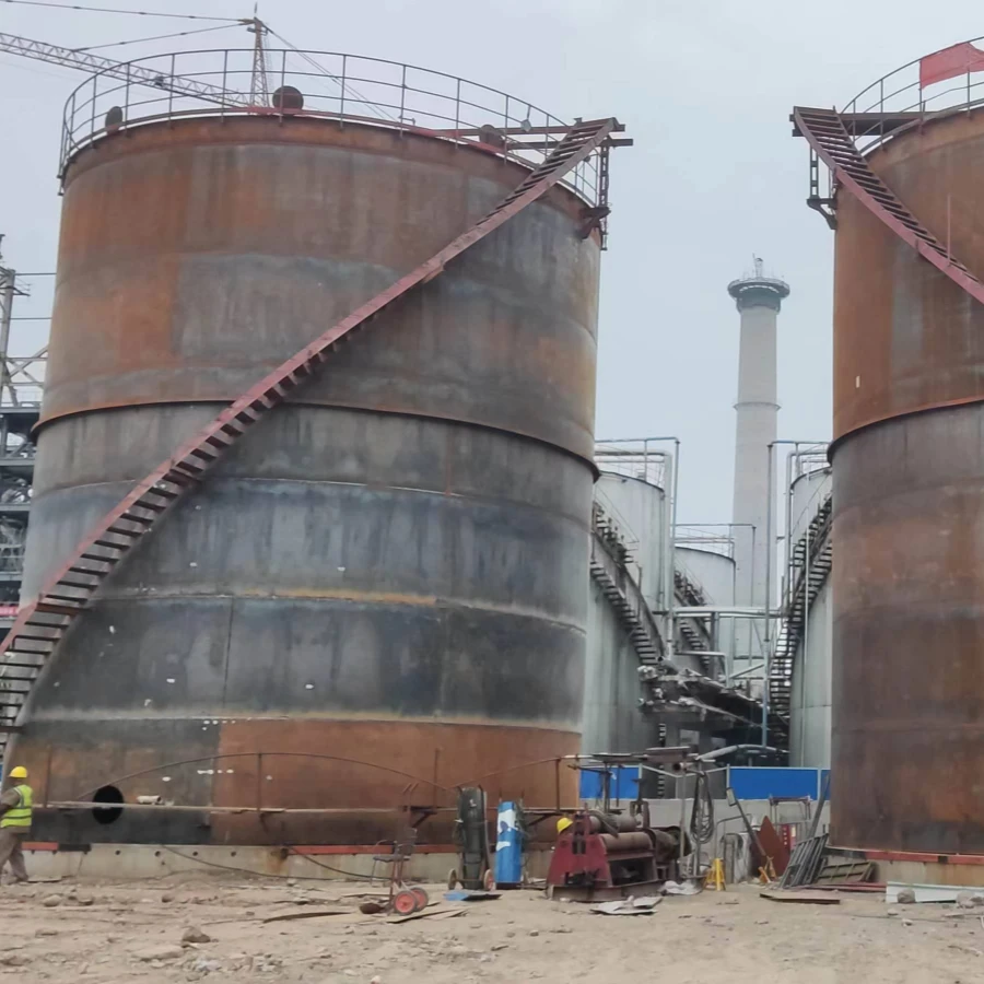 铆工大罐螺旋盘梯及三角架准确定位