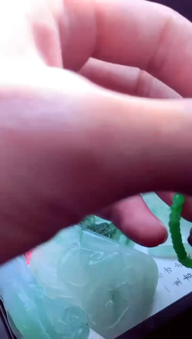 未镶嵌定制翡翠奥****选翡翠毛货定制